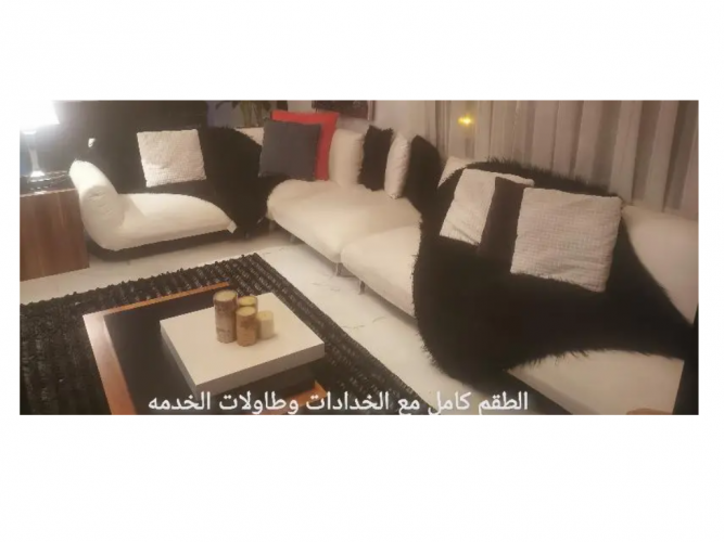  طقم كنب جلد مع طاولة