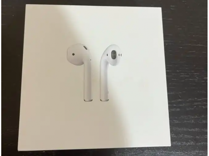  سماعات ابل AirPods